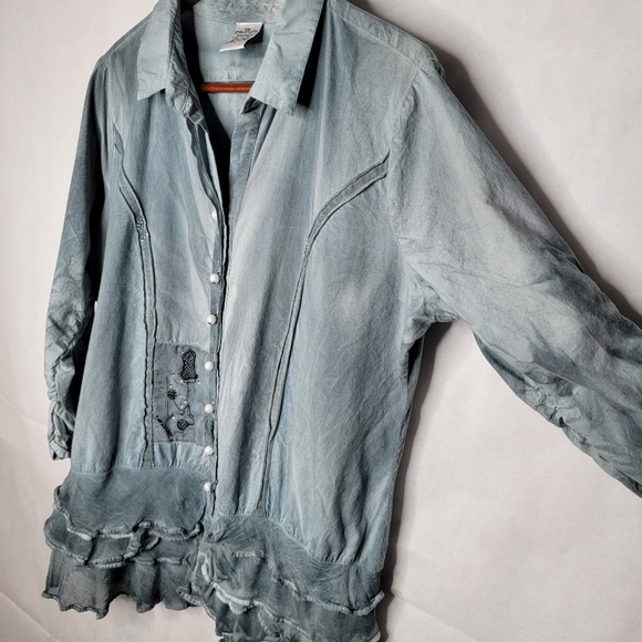 Parsley & Sage Tunic Top Gray Distressed Tie Dye Pearl Button Ruffle Hem Artsy - Picture 2 of 12